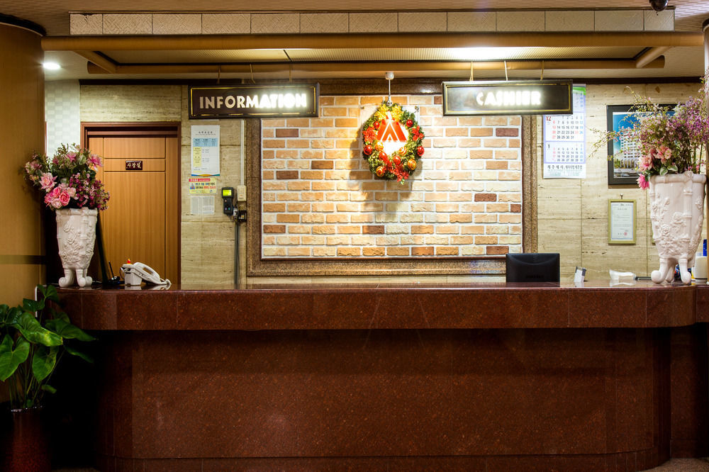 Alps Hotel Jeju Bagian luar foto