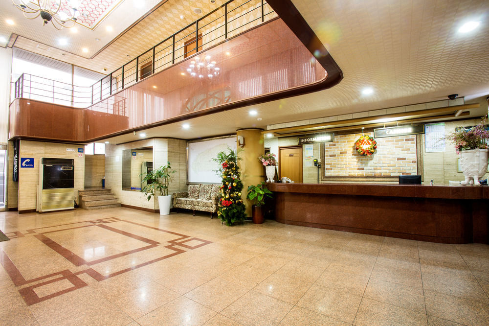 Alps Hotel Jeju Bagian luar foto