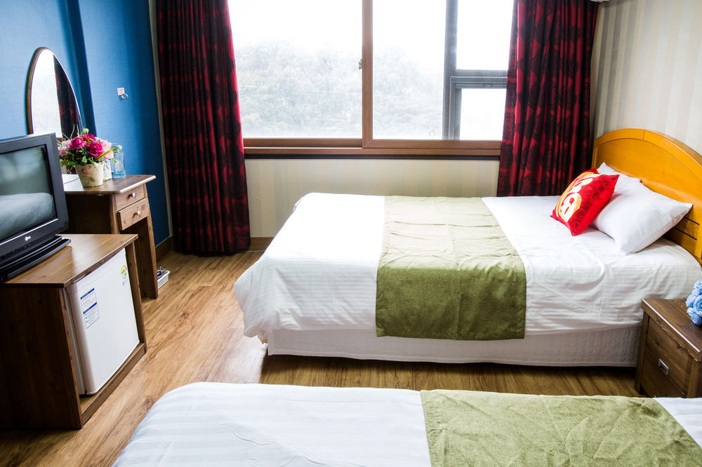 Alps Hotel Jeju Bagian luar foto