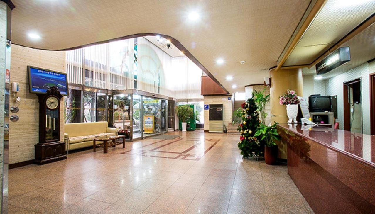 Alps Hotel Jeju Bagian luar foto