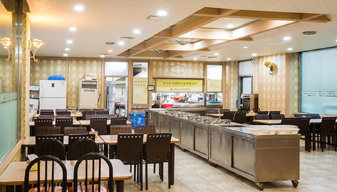 Alps Hotel Jeju Bagian luar foto